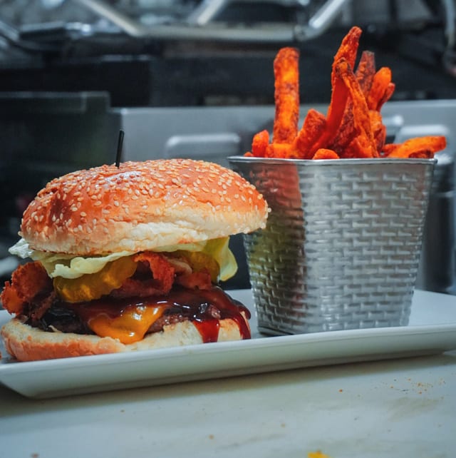 The Texan Burger (Amboy).